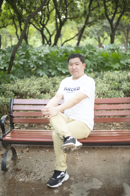 抱着鱼睡觉的猫的第一张照片--湖南交友中心